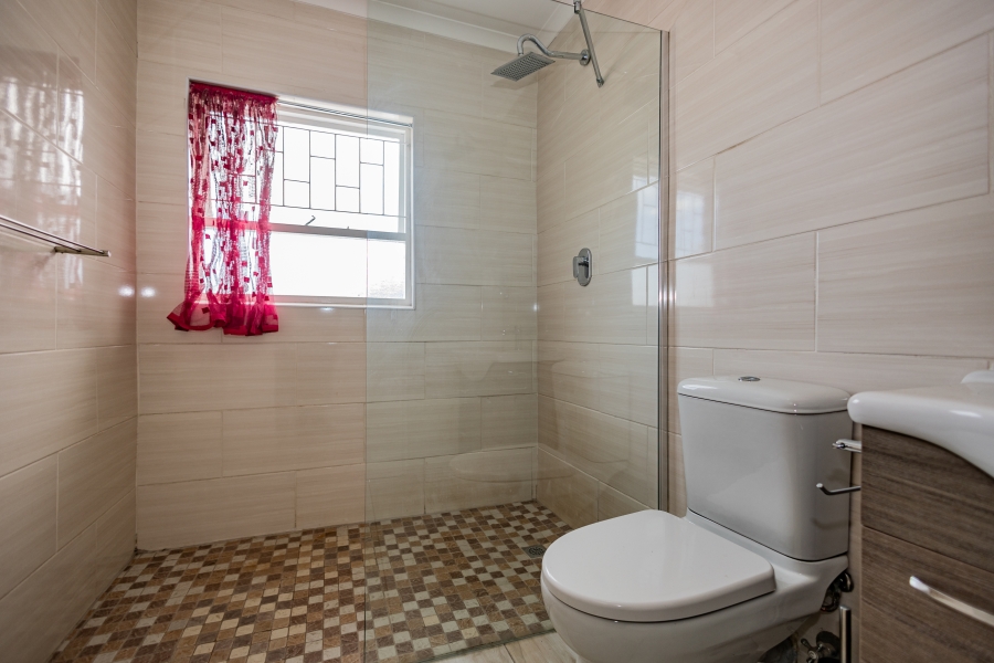 4 Bedroom Property for Sale in Bloubergrant Western Cape